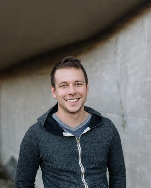 A picture of a man smiling.